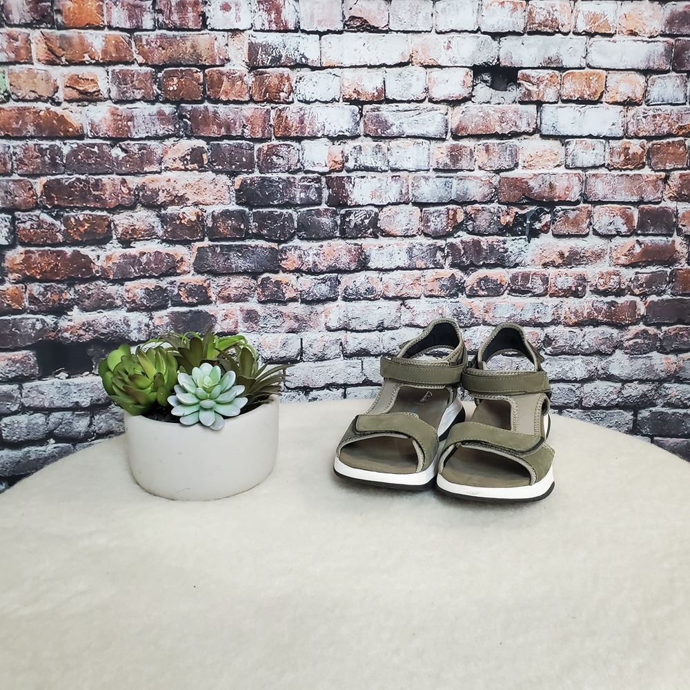 Clarks Women's Sandals in Olive Green